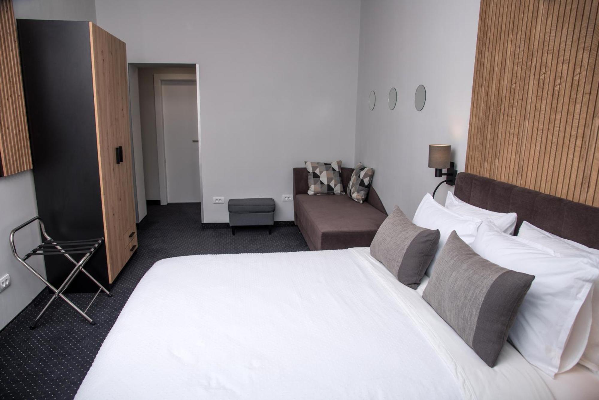 Republic Square Luxury Suites Белград Экстерьер фото